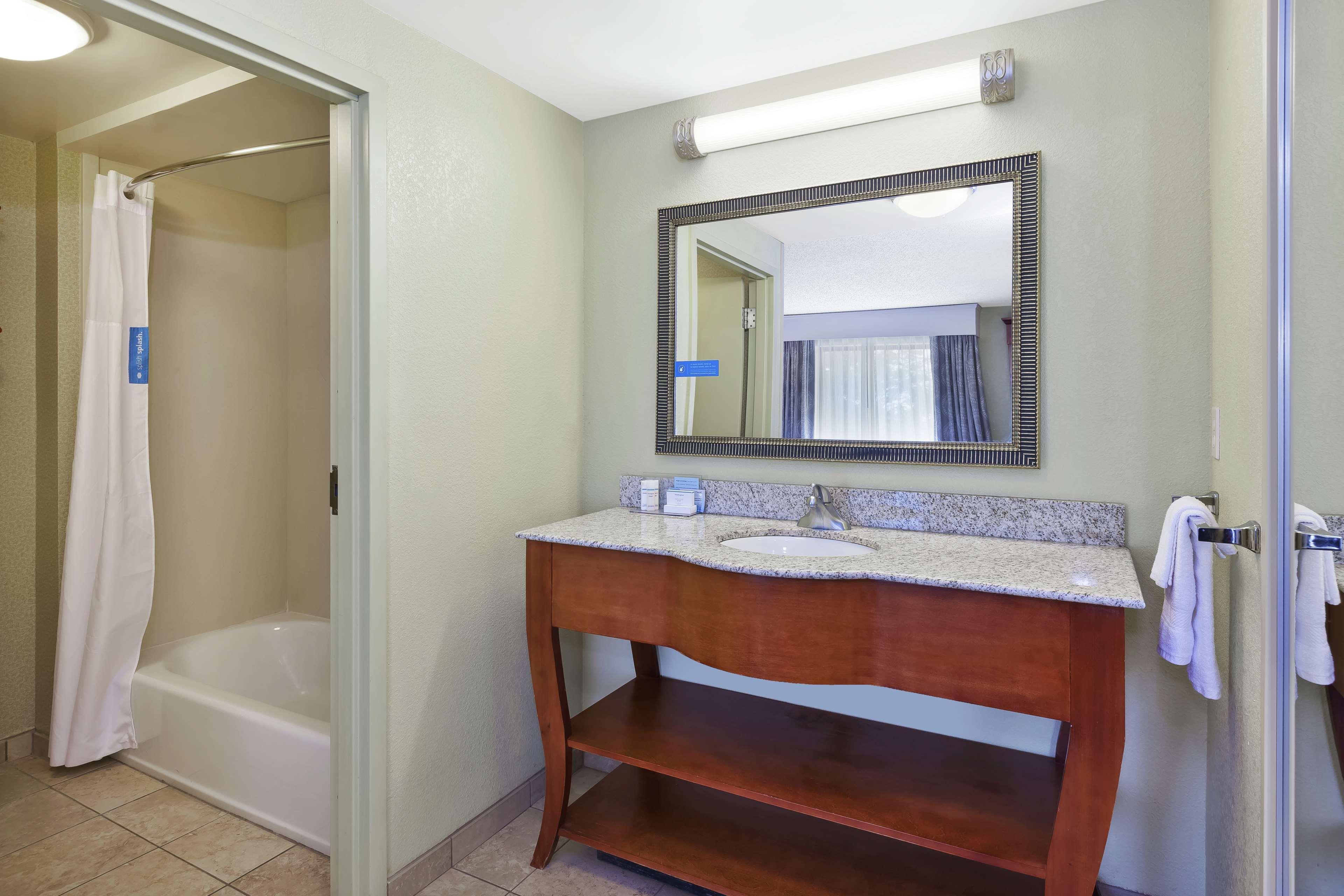Hampton & Grand Rapids-airport 28th St Hotel 3*