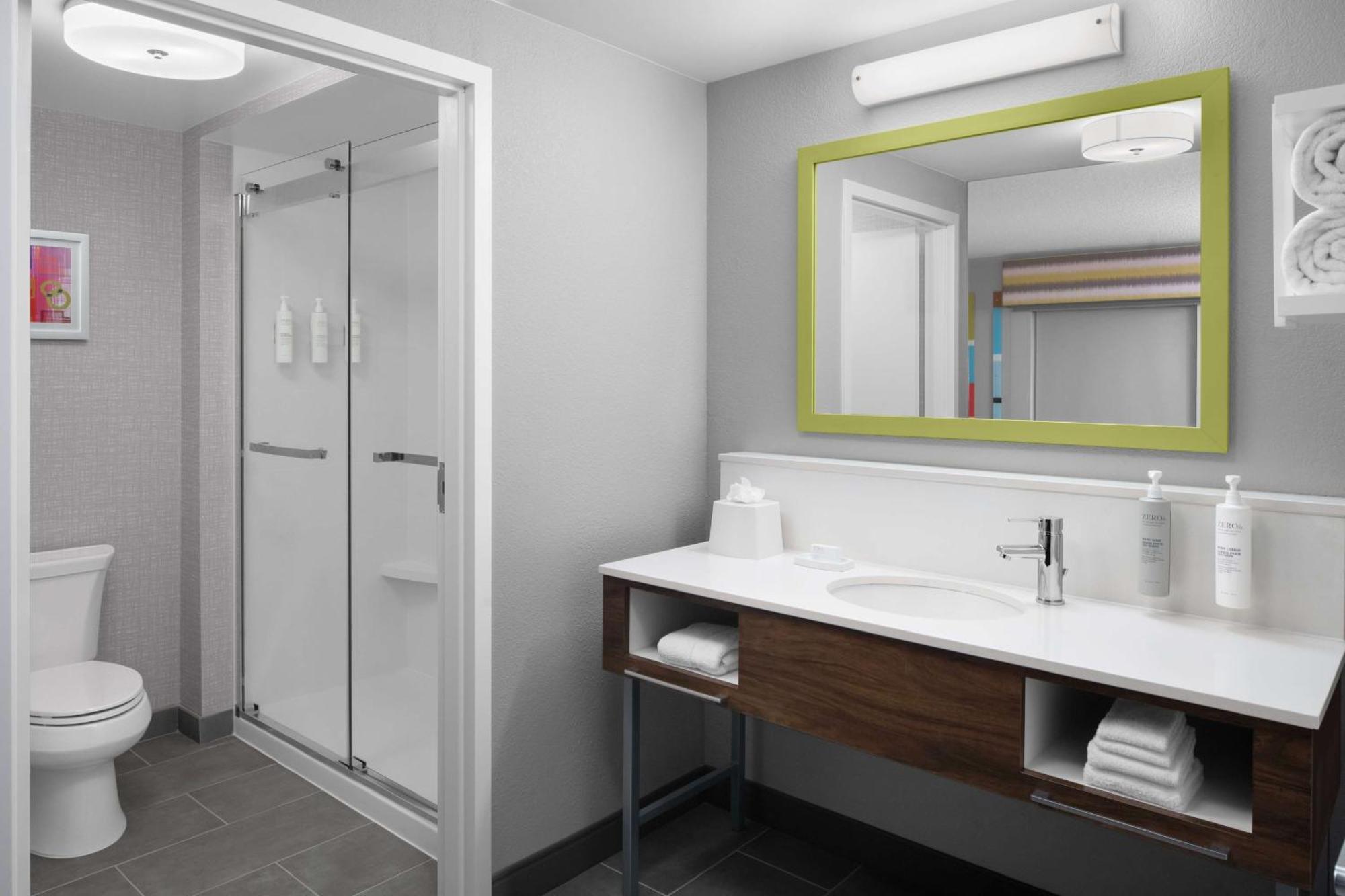 Hampton & Grand Rapids-airport 28th St 3*